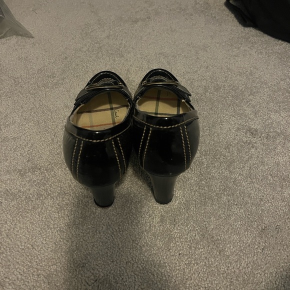 Coach Black Patent Leather heeled with gold buckle - Picture 3 of 10